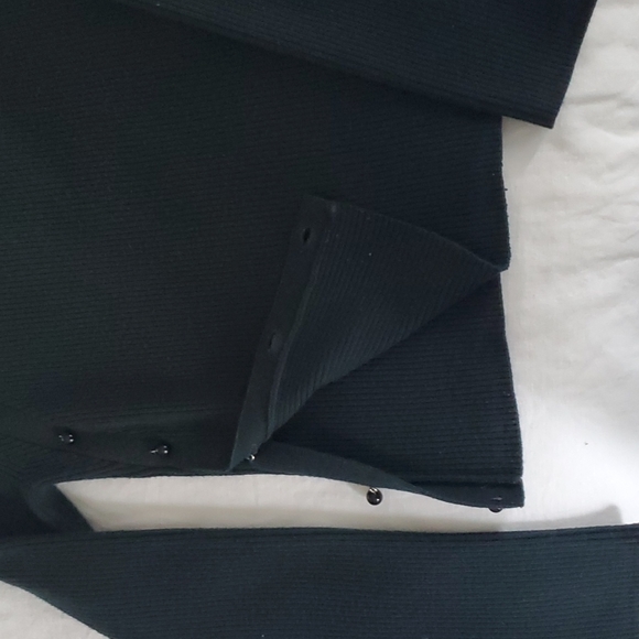 Dark Green sweater - Picture 3 of 3